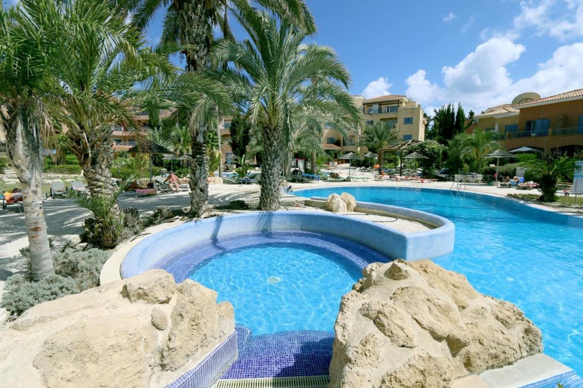 Victor Apartment Пафос Екстериор снимка